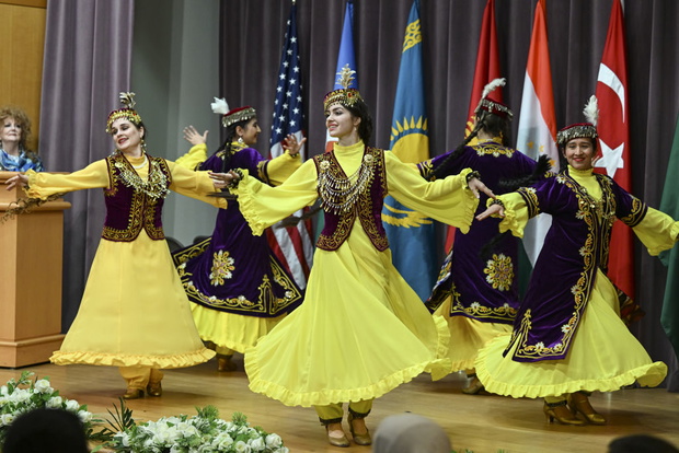 300 mln ludzi będzie dziś celebrować nadejście nowego roku. Nowruz to starożytne święto wiosny  (fot. Celal Gunes/Anadolu Agency via Getty Images)