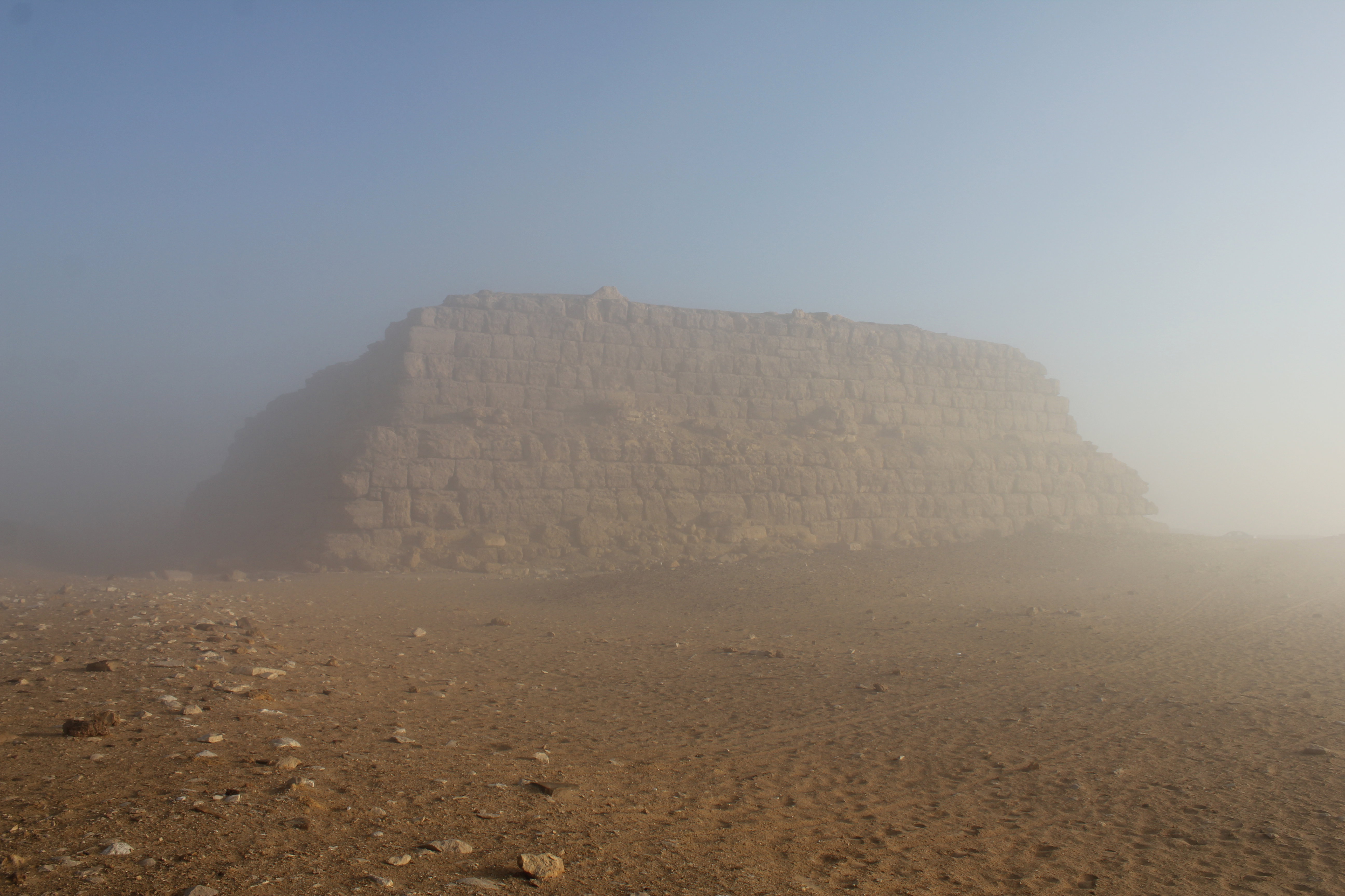To w nim spoczywał faraon. Polscy archeolodzy odkryli fragmenty sarkofagu