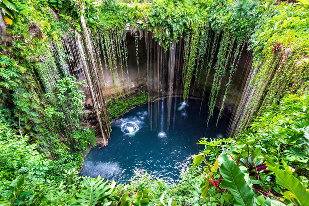 Studnia krasowa Ik-Kil Cenote w Chichen Itza