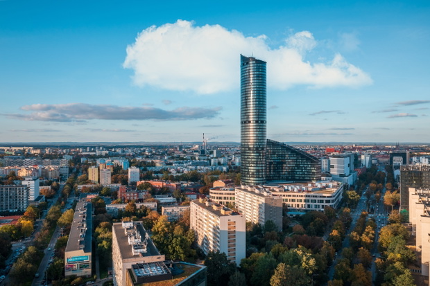 Sky Tower to najwyższy wieżowiec we Wrocławiu i jeden z najwyższych w Polsce