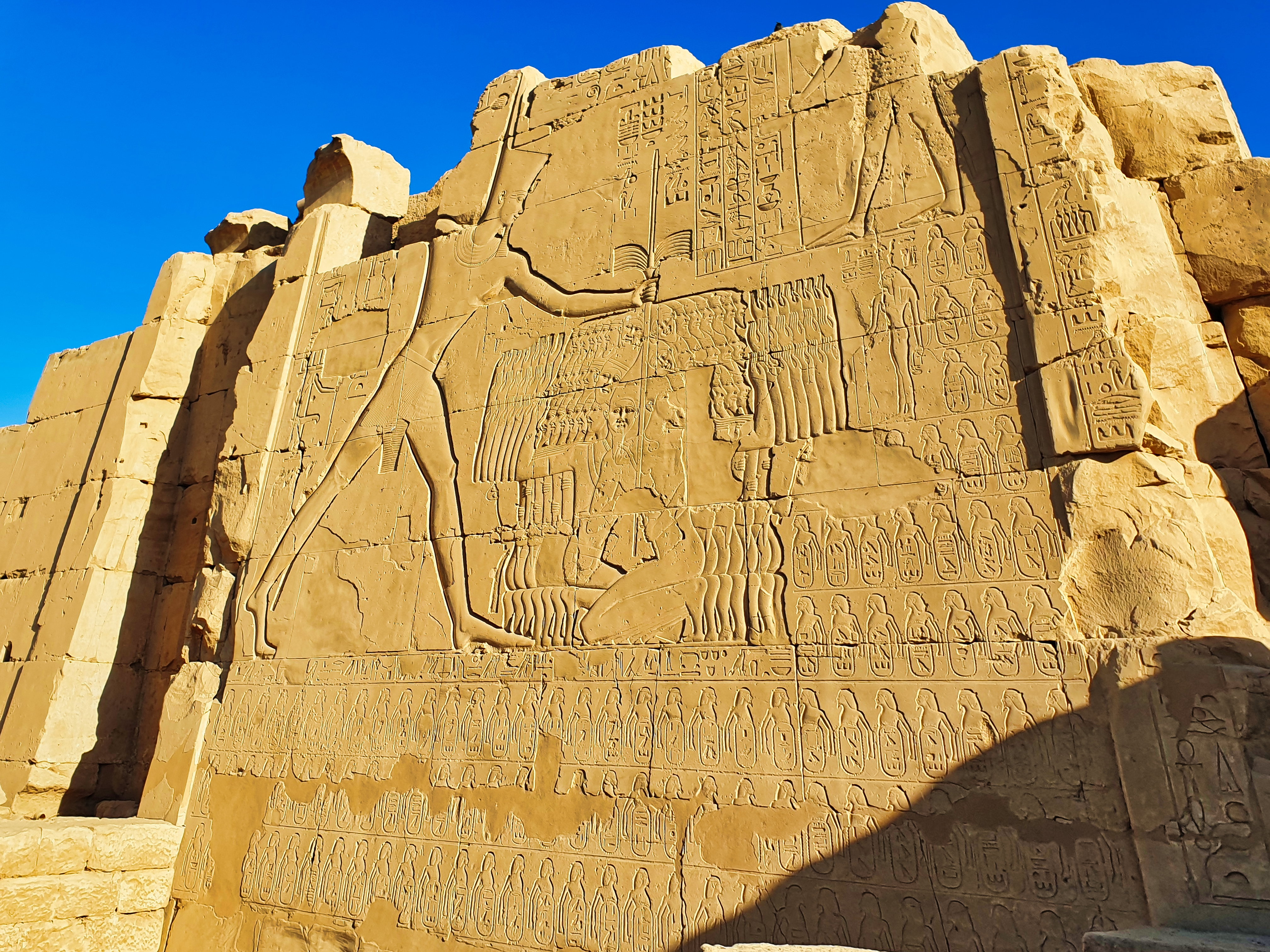 Karnak, Luksor – relief faraona Totmesa III zwyciężającego w bitwie pod Megiddo, przy siódmym pylonie świątyni Amona-Re.