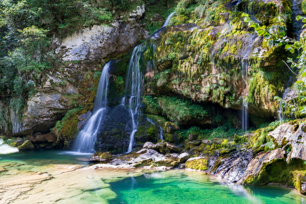 Słoweński rafting, paralotnie i jaskinie – co przyciąga turystów do serca Alp Julijskich?