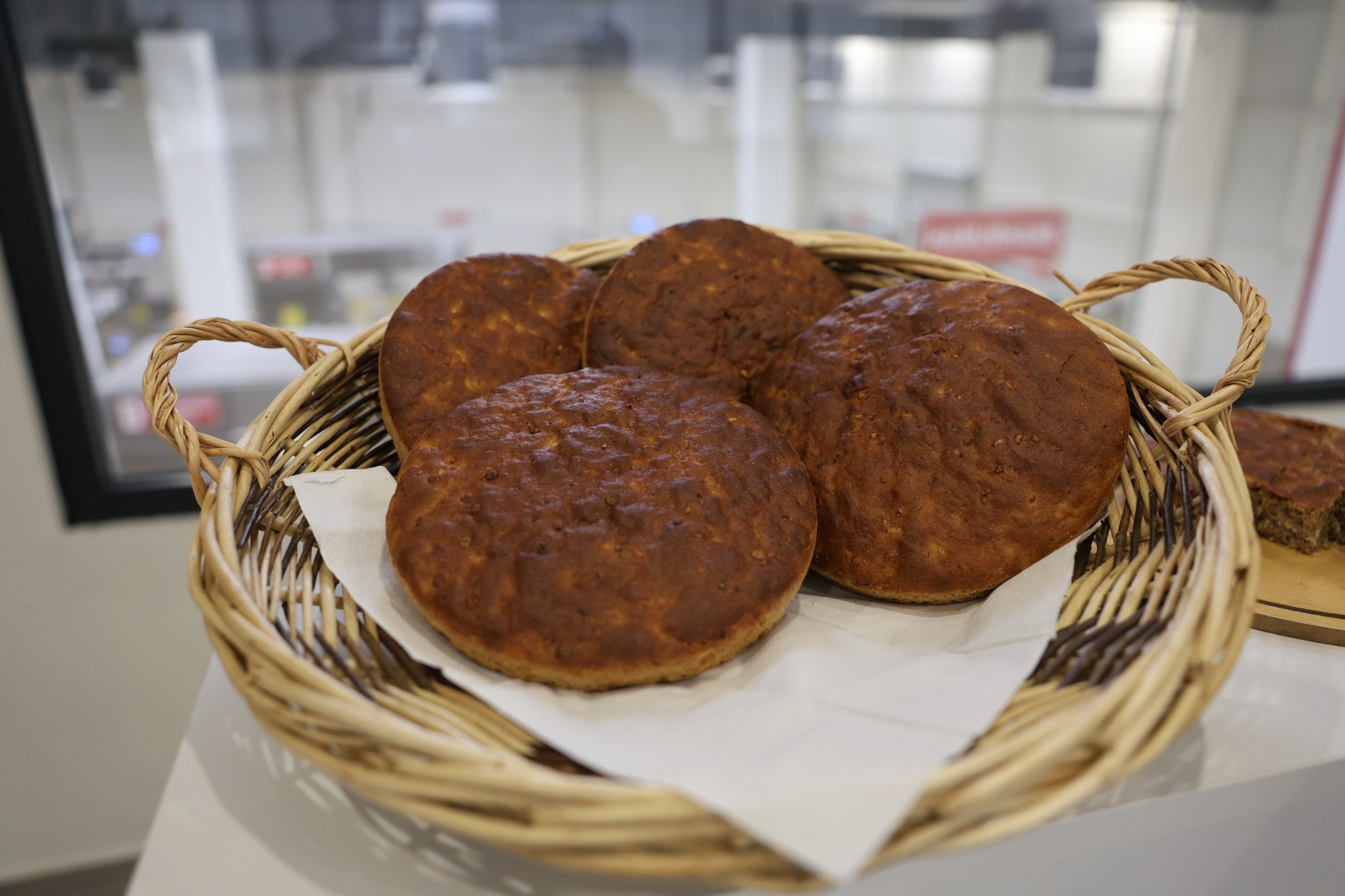 Chleb ze starożytnego przepisu w piekarni Halk Ekmek w Eskişehir