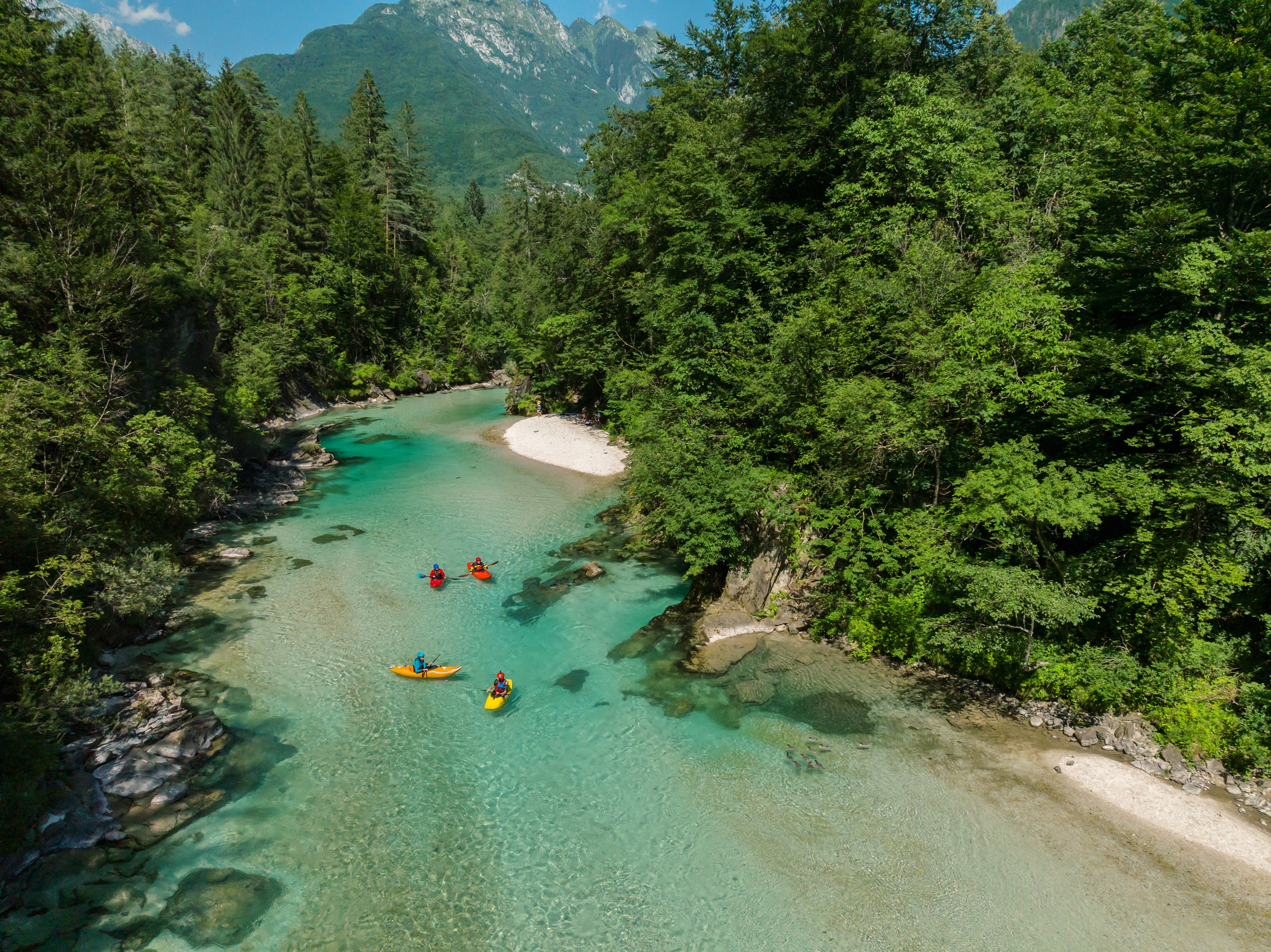 Kajakarze na rzece Soča, Alpy Julijskie.