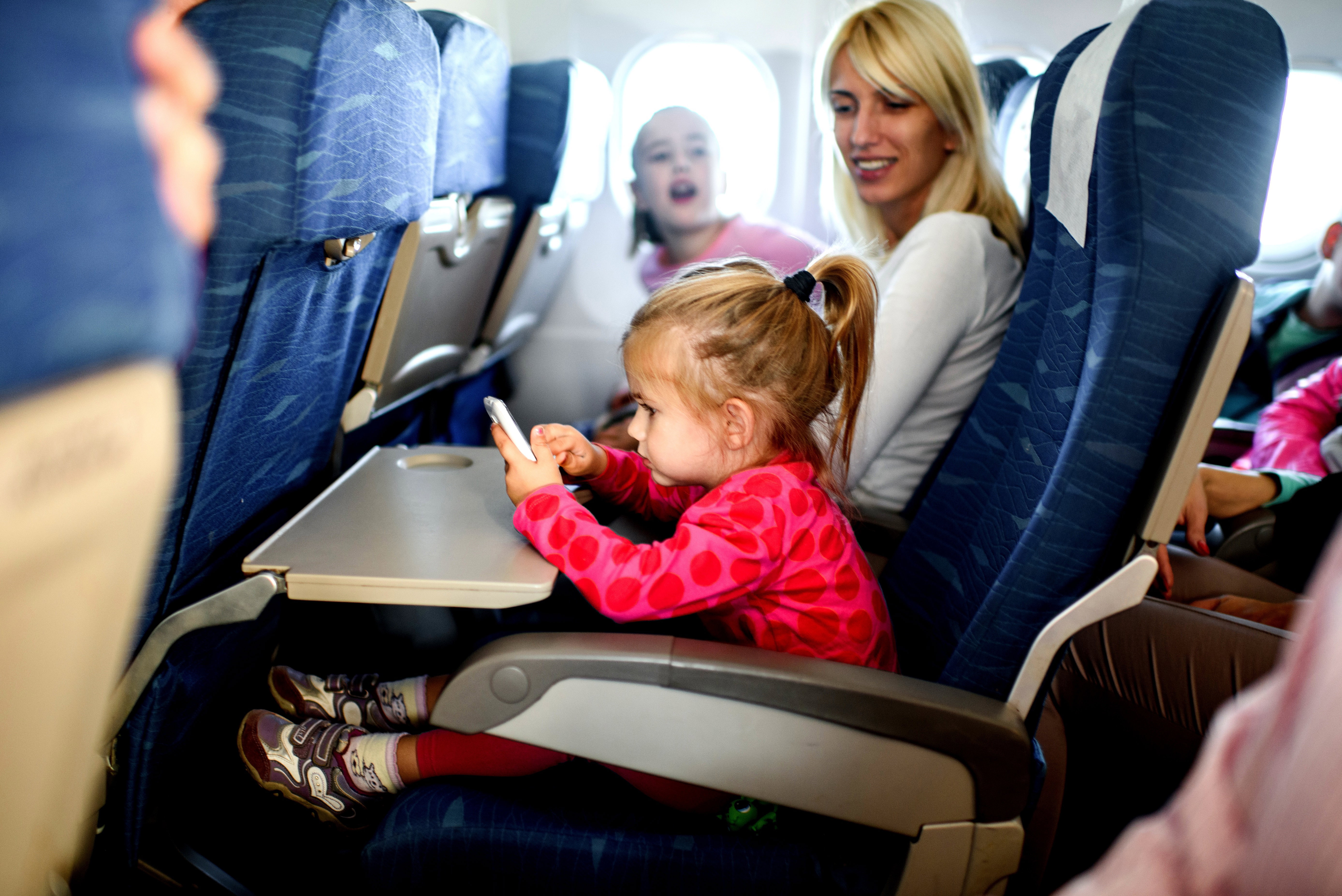Czego unikać w samolocie? Rady stewardessy