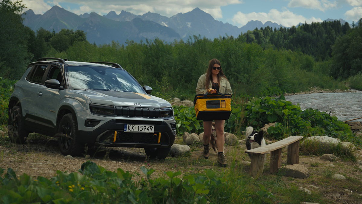 Jeep_avenger_x_NG_WĘDROWKI_Z_PSAMI_2