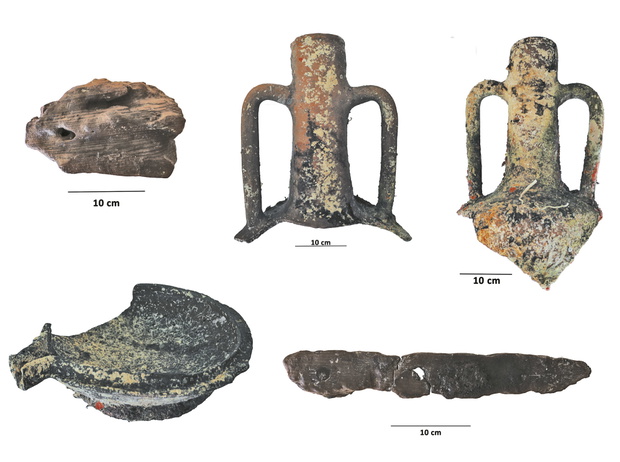W tym roku archeolodzy wydobyli również naczynia ceramiczne