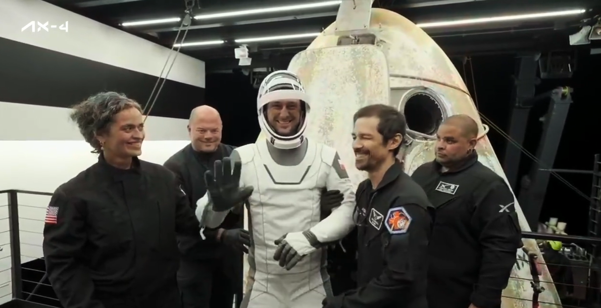 „Łaska” wylądowała z pluskiem! Polski astronauta powrócił na Ziemię