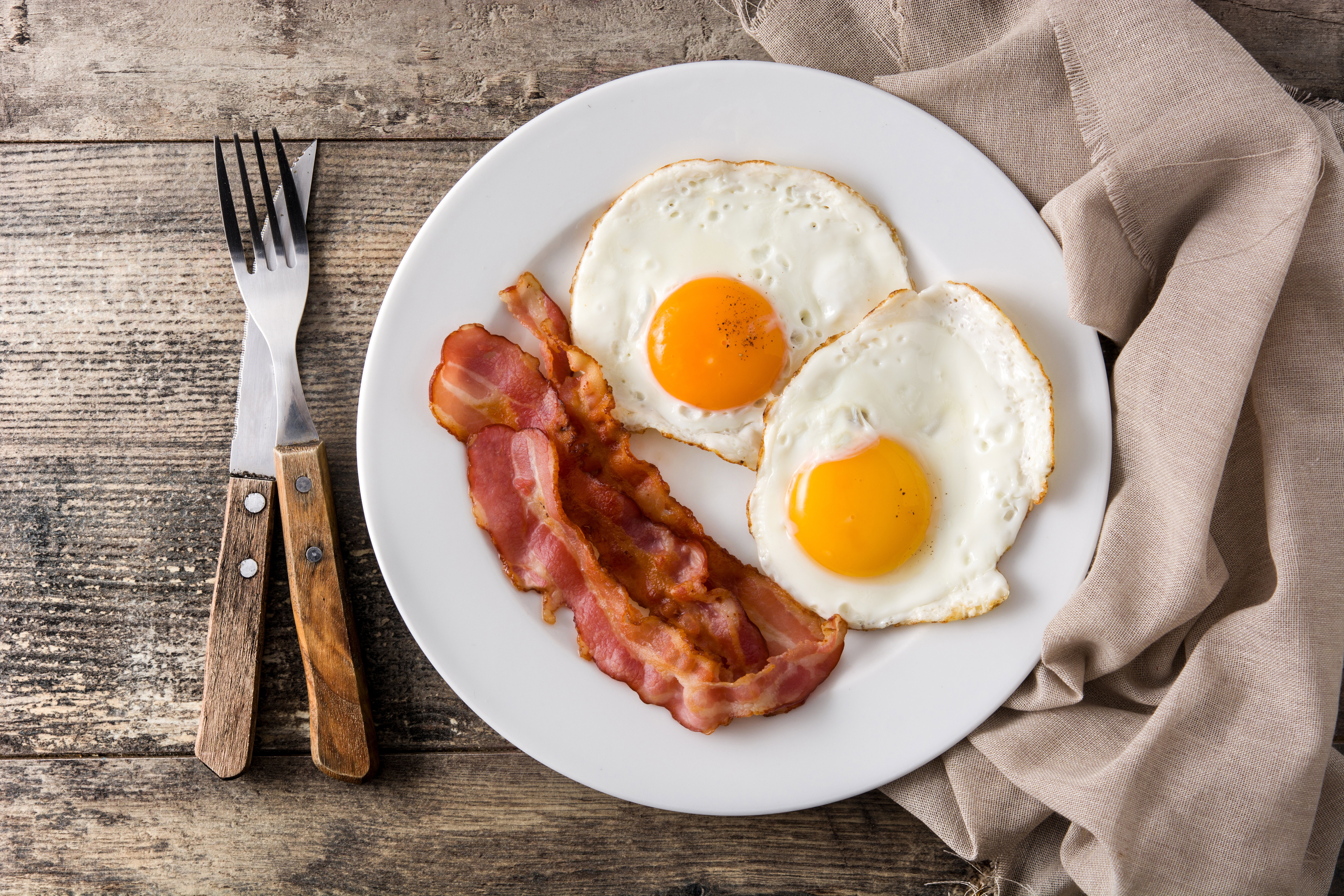 Nowe badanie dowodzi, że jejka mogą obniżać poziom "złego" cholesterolu LDL