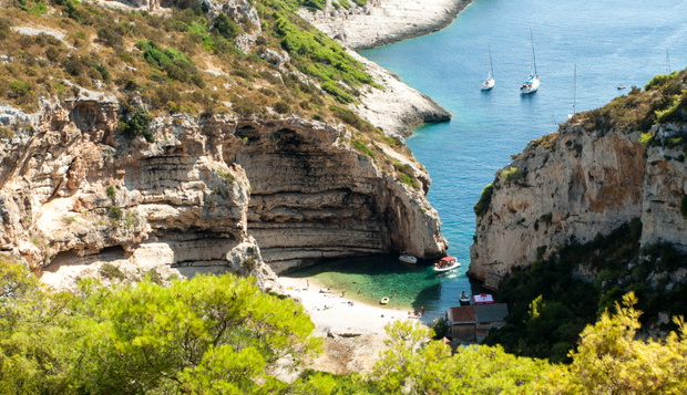 Plaża Stiniva na wyspie Vis/ fot. nagydodo/ Adobe Stock