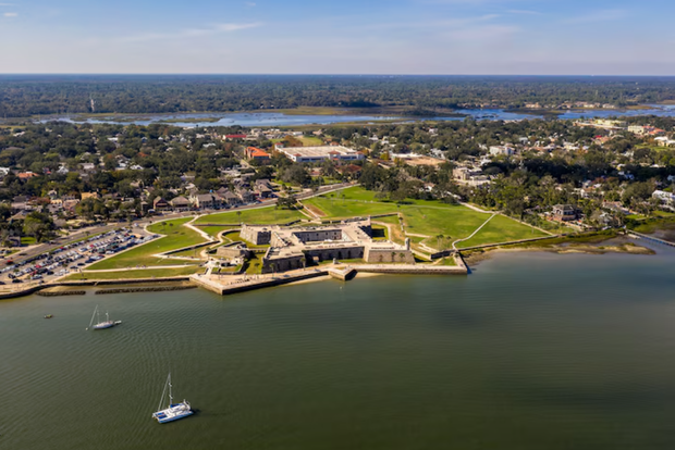 Widok z lotu ptaka na Castillo de San Marcos National Monument w St. Augustine, Floryda / fot. Rod Clement, Alamy