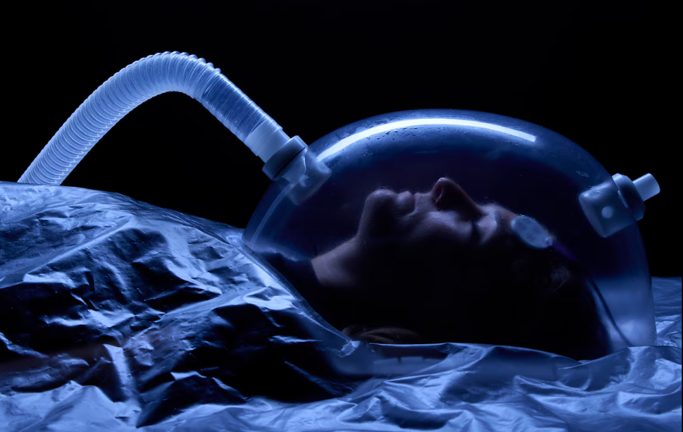 Erin Belback bierze udział w trwającym badaniu klinicznym wspieranym przez NASA, którego celem jest odtworzenie efektów hibernacji u ludzi — potencjalnego narzędzia do przezwyciężenia problemów fizjologicznych podczas długotrwałych lotów kosmicznych. Nauk