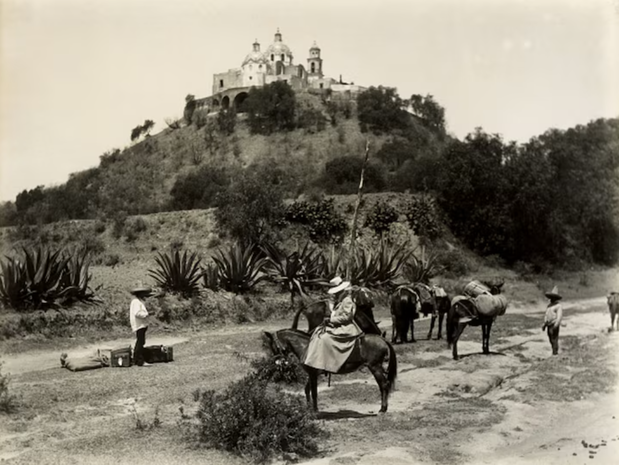 Piramida w Choluli w Meksyku. Zdjęcie wykonane ok. 1900–1907 r. / fot. A.P. Maudslay/Royal Geographical Society/Getty Images
