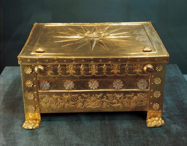 Gold Larnax coffin containing bones of Philip II of Macedonia, from treasures of royal room in Philip II's tomb, Vergina