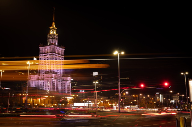 Pałac Kultury i Nauki wygląda urokliwie w nocy