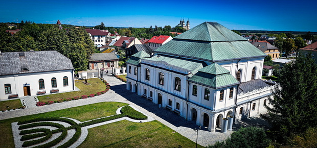 góra 1