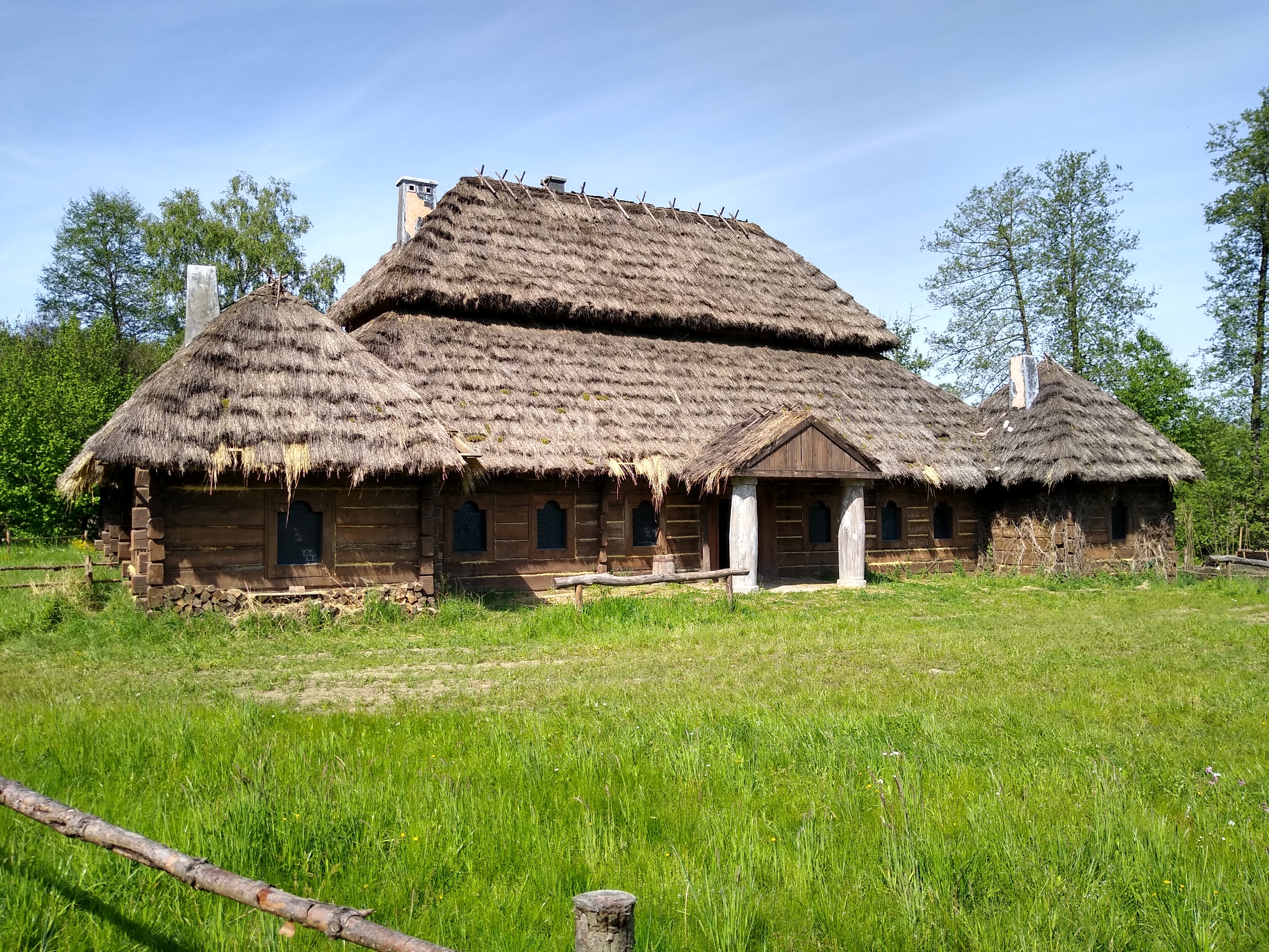Wieś Adamczycha istnieje naprawdę. Ale to nie tu kręcono serial „1670"
