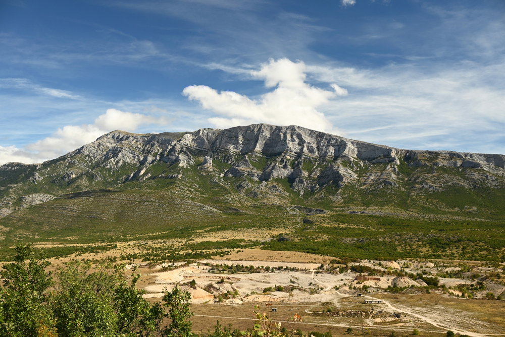Najwyższy szczyt Chorwacji. Niepozorna góra, którą warto zdobyć/Fot. crordx/Shutterstock