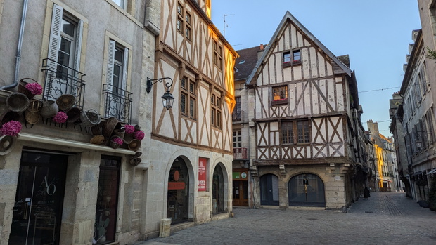 Szachulcowe budynki to wizytówka Dijon