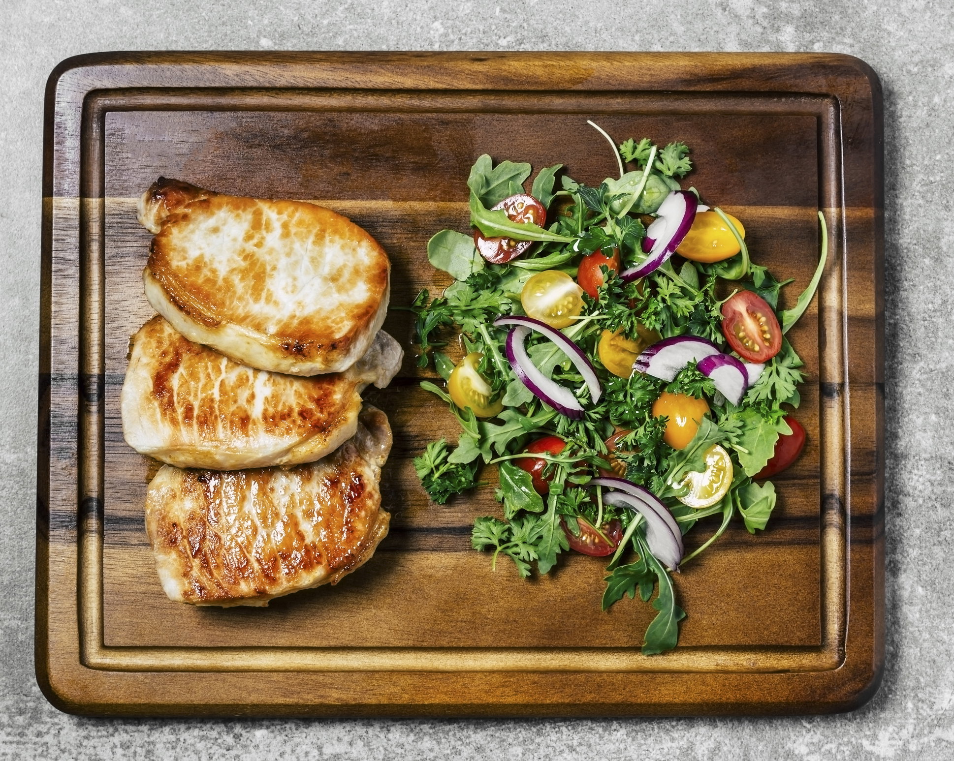 Dieta paleo zdobyła sporą popularność. Czy jednak naprawdę jest dla nas tak zdrowa i naturalna? (fot. Getty Images)
