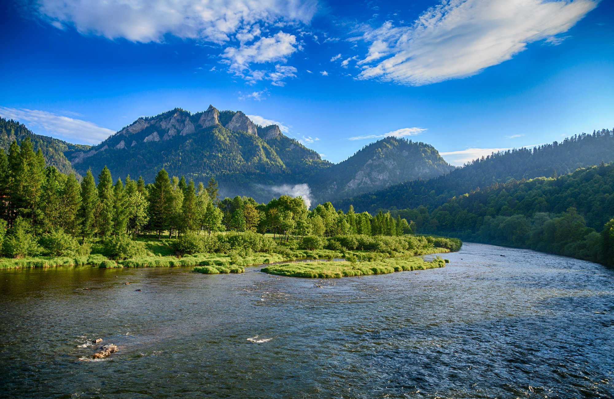 Pieniny – pasmo górskie pełne tajemnic i niezwykłych krajobrazów