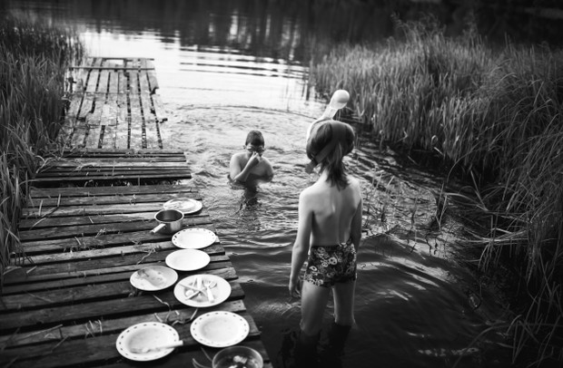 Kategoria Fotoreportaż. Wyróżnienie: ELWIRA KRUSZELNICKA, ULOTNE CHWILE LATA