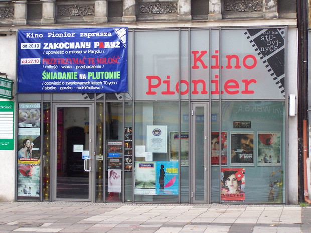 7. Seans z lampką wina