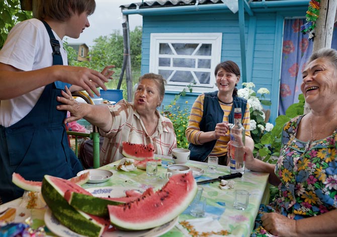 02-dacha-family-connections-670