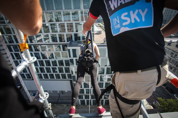 Walk in the sky - spacer po ścianie warszawskiego wieżowca