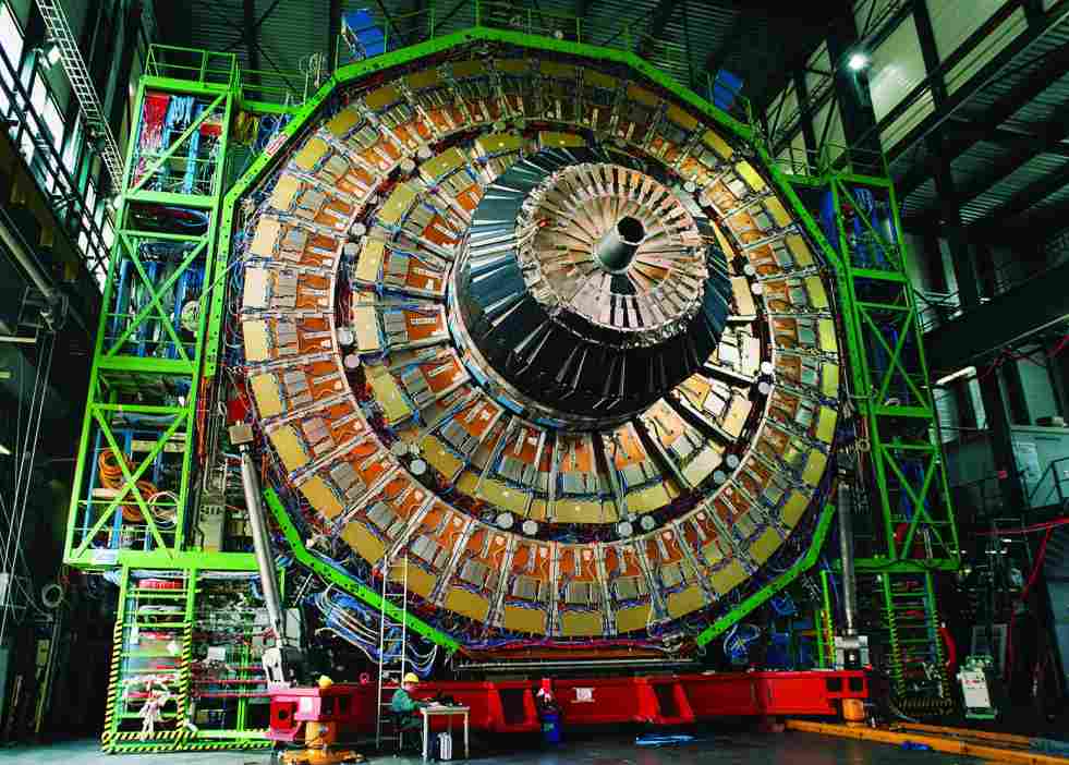 Compact Muon Solenoid (CMS) jest jednym z dwóch dużych detektorów fizyki cząstek ogólnego przeznaczenia zbudowanych na Wielkim Zderzaczu Hadronów (LHC) w CERN w Szwajcarii i Francji. fot.   Rex Features/EAST NEWS