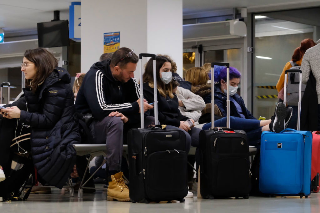 Na polskich lotniskach wprowadzono pierwsze kontrole związane z koronawirusem  (fot. Getty Images)