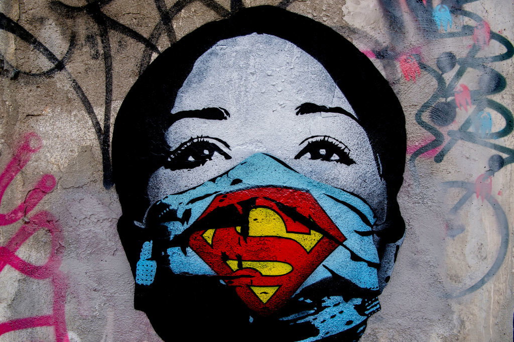 Graffiti w Amsterdamie oddające hołd służbie zdrowia fot. Getty Images
