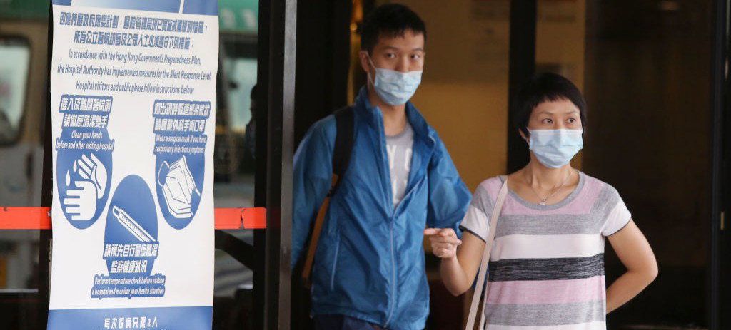 Wciąż trwają badania nad nowym wirusem (fot. Getty Images/Dickson Lee/South China Morning Post)
