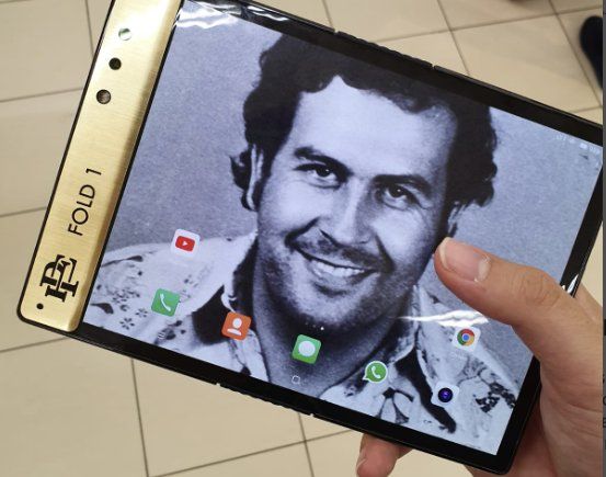 Roberto Escobar chce podbić rynek smartfonów. Wypuścił pierwszy model