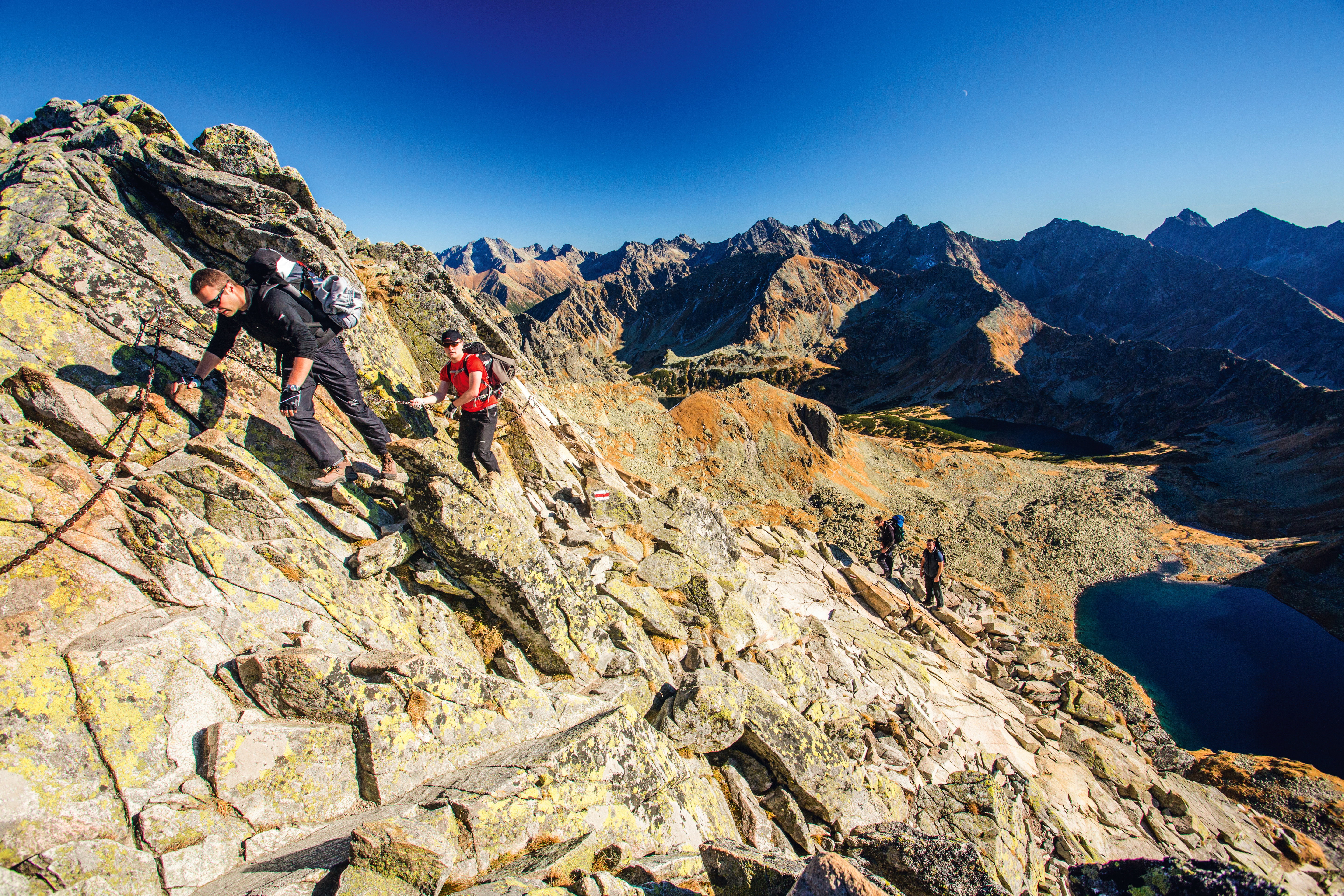 Tatry to jeden  z najpopularniejszych  kierunków  wakacyjnych Polaków.  Rocznie odwiedza je nawet 2 mln turystów.