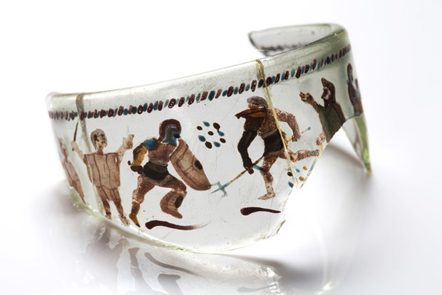 11-hand-painted-vessel-fragment-hadrians-wall-670