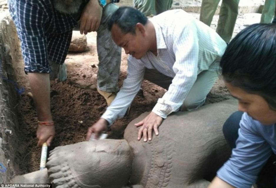 Statua w Angkor Wat