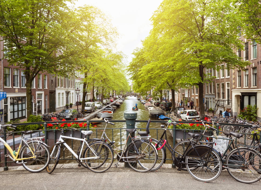 1. Rzut oka na ulicę i już wiadomo, że jeśli tyle rowerów, to musi być Amsterdam fot. Getty Images