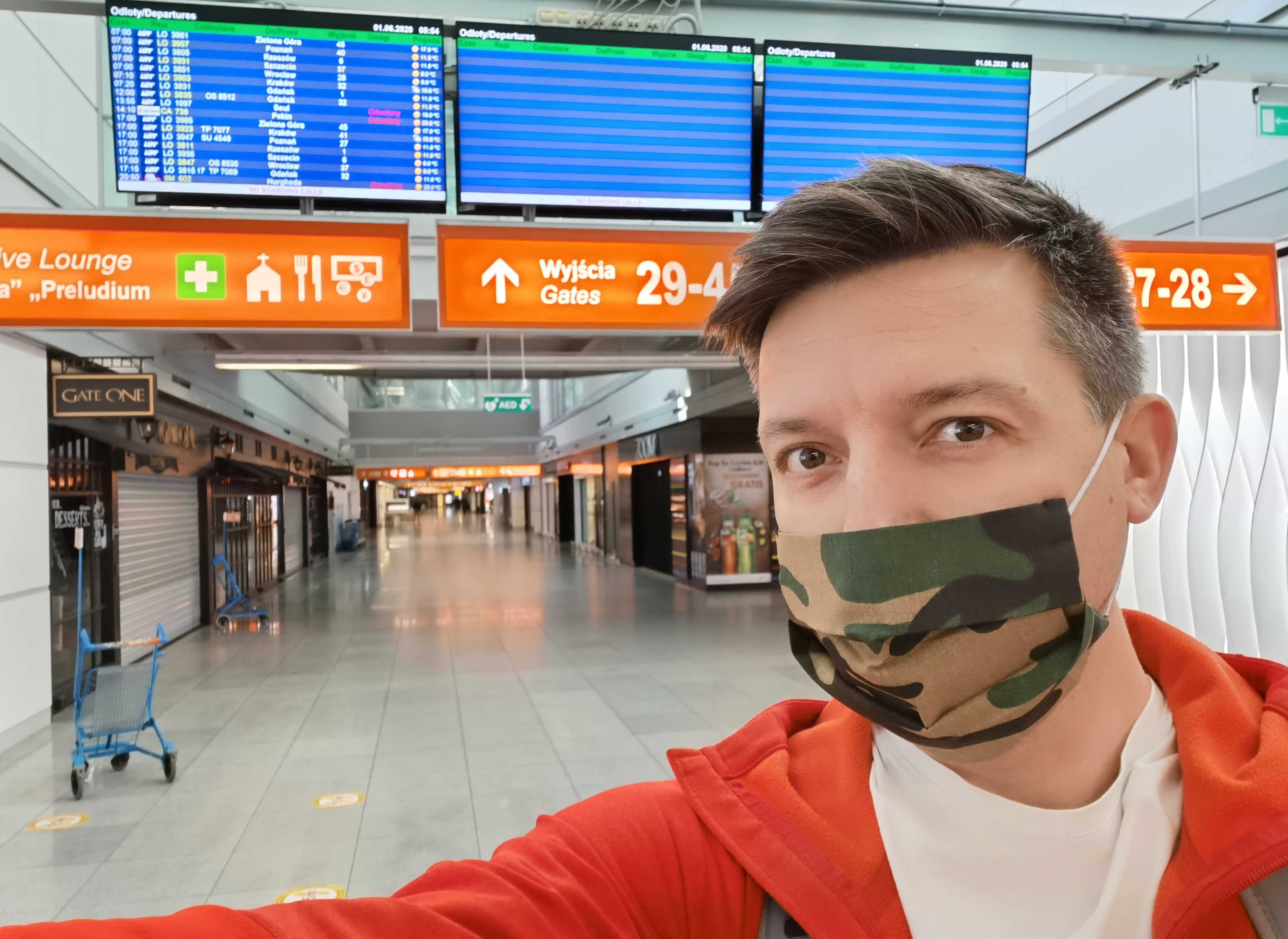 LOT znów na niebie. Michał Cessanis sprawdził: "Z Warszawy do Krakowa kilkunastu pasażerów"