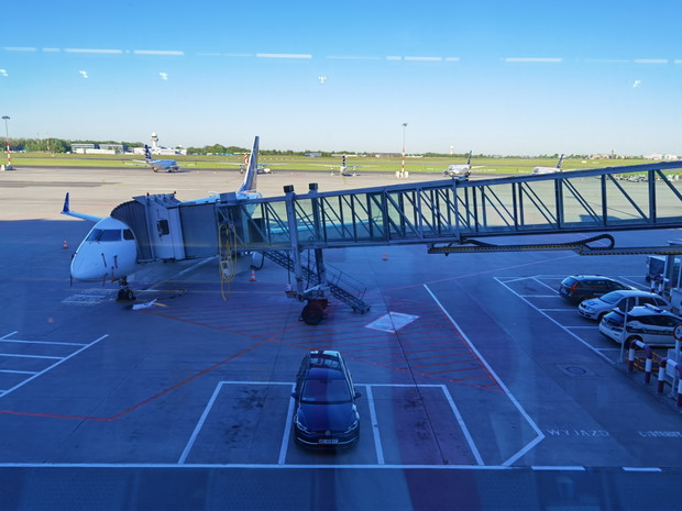 LOT znów na niebie. Michał Cessanis sprawdził: Z Warszawy do Krakowa kilkunastu pasażerów