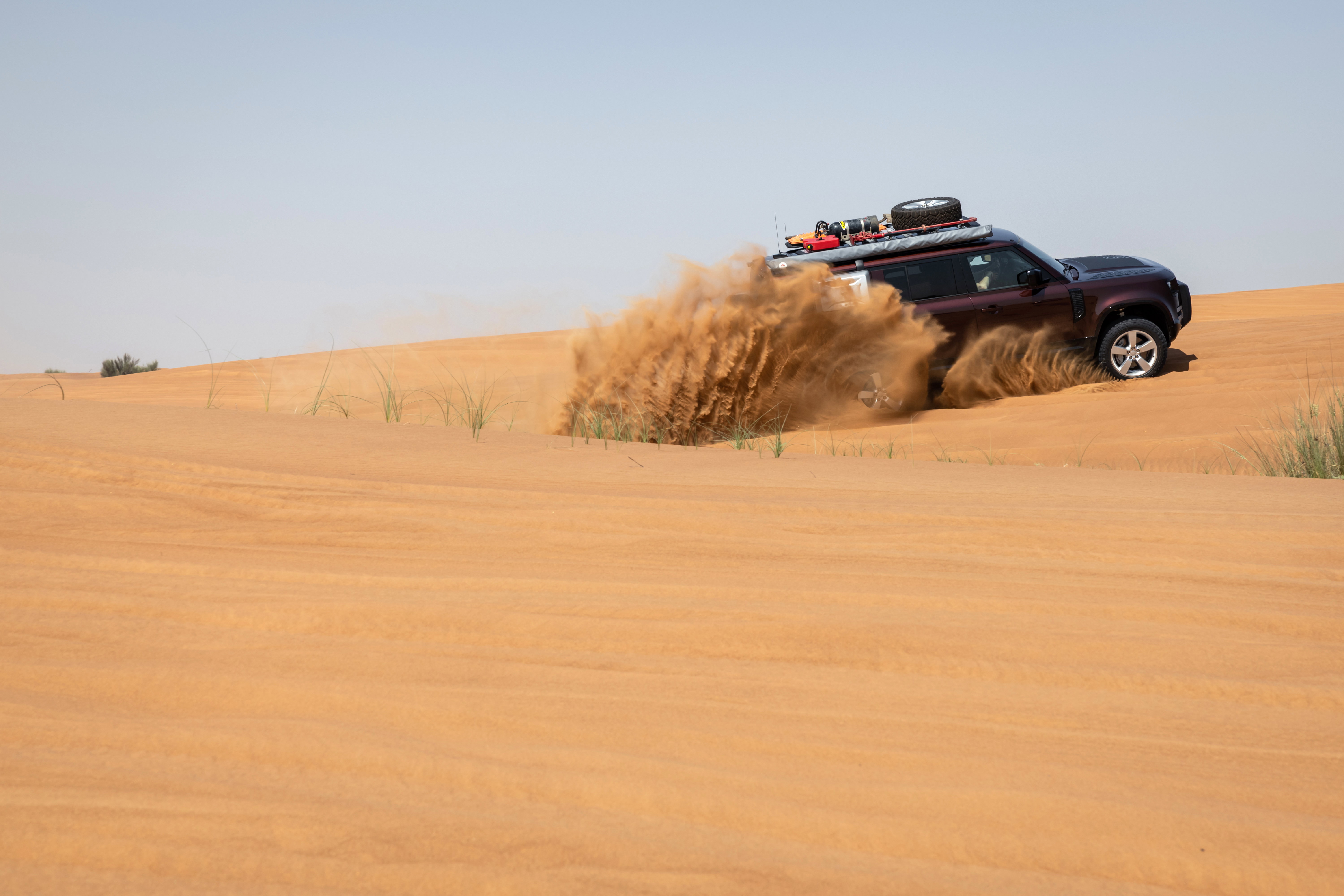 Defender na pustyni w Dubaju