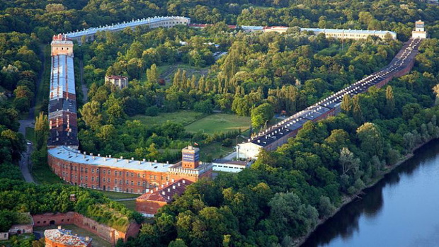 e1826ad73f63a920bc5582fb2e8a76bb8cd0ffc5-f27dc5a