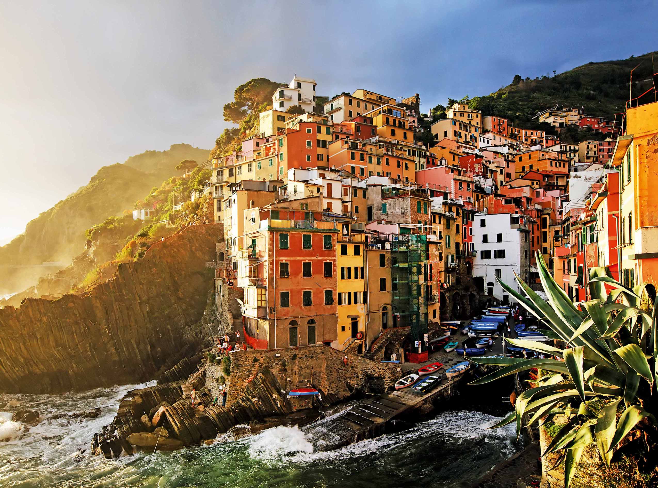 cinqueterreshutterstock_82036312