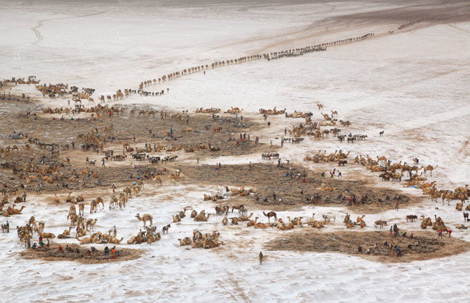 01_lake_asele_caravans_ethiopia_670