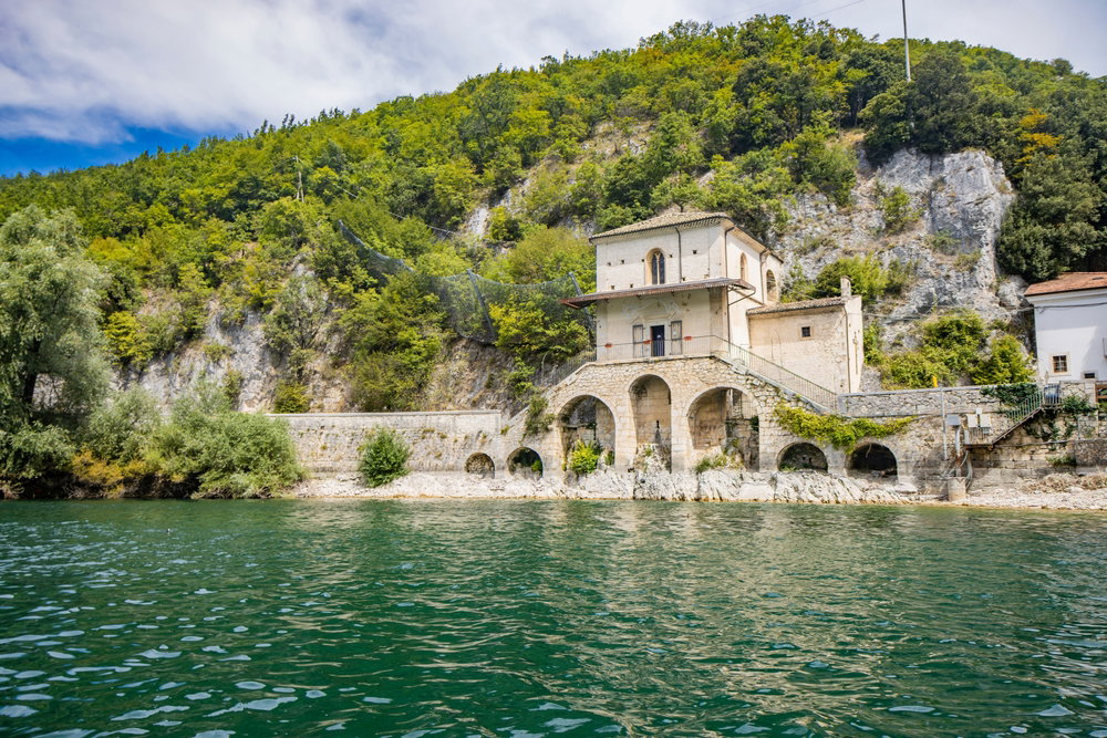 Abruzja pokazuje siłę włoskiej przyrody. Nie brak tu też ciekawych zabytków (fot. Shutterstock)