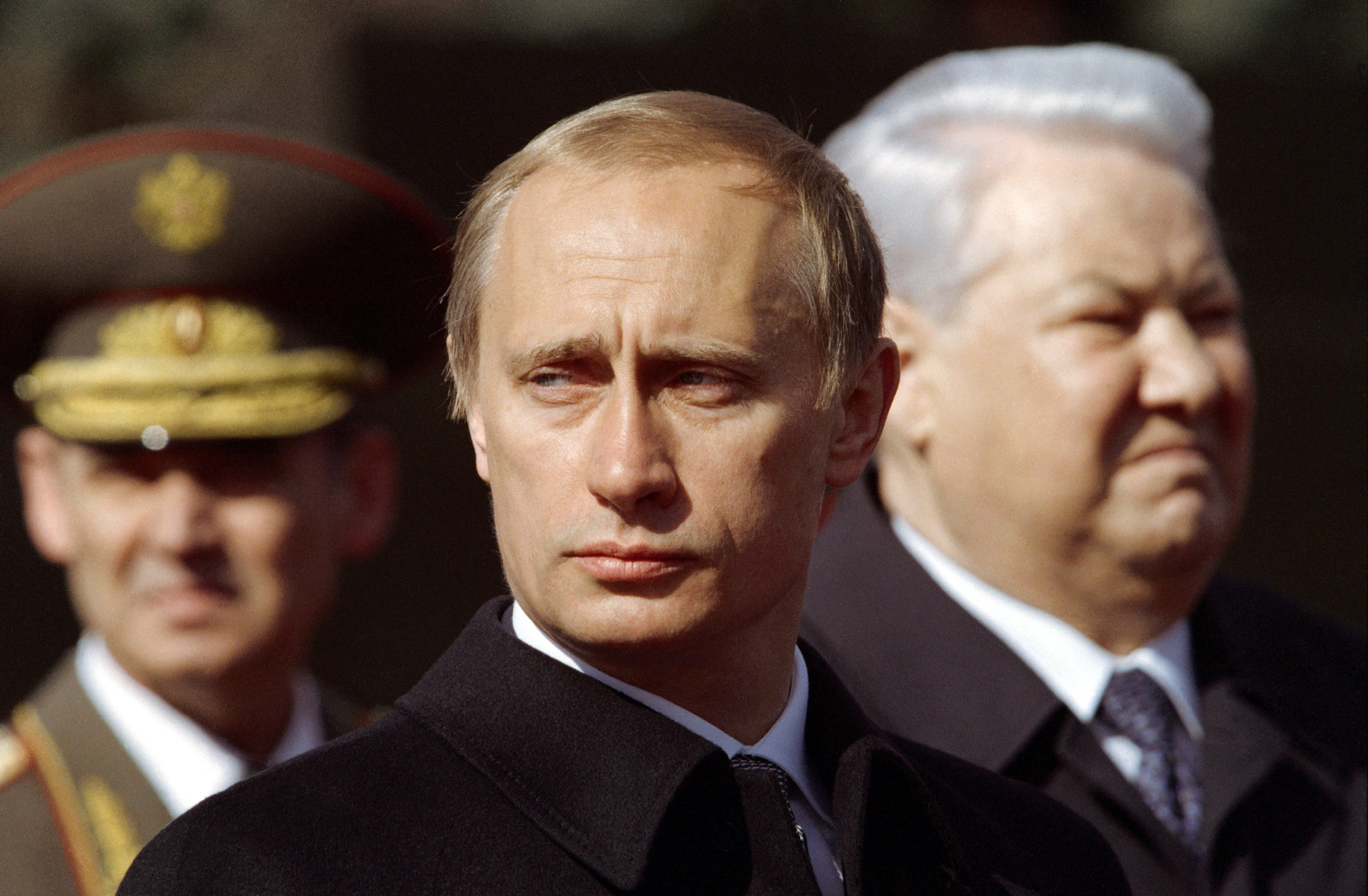 Władimir Putin zadbał, by zmienić własną przeszłość. Co ukrywa?