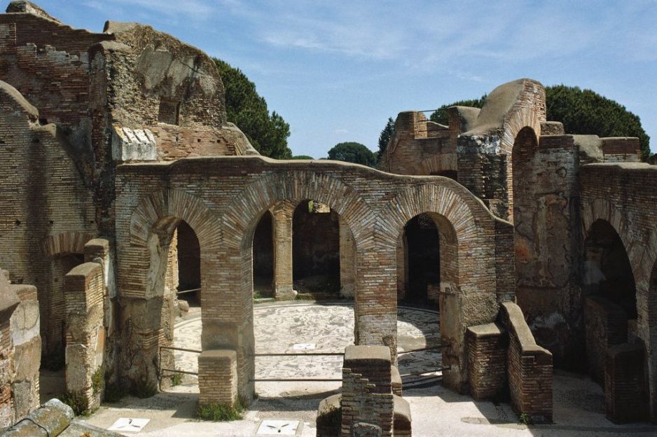 Ostia Antica – ruiny antycznego portu, który karmił Rzym. Gdzie się znajduje i co w nim warto zobaczyć? (fot. Getty Images)