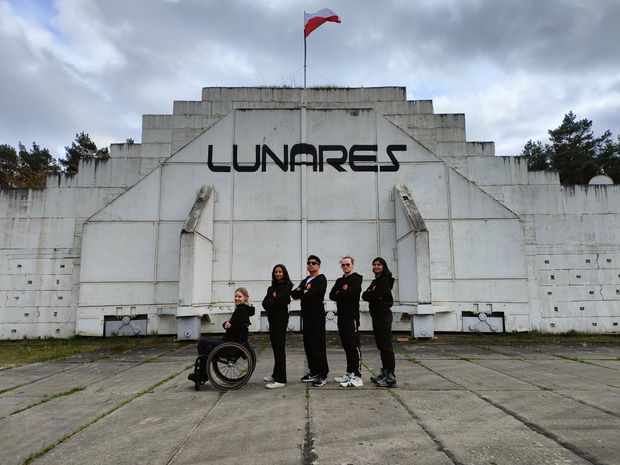 michi benthaus lunares