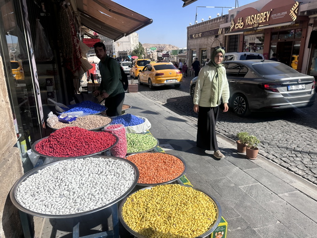 Mardin, słynne kolorowe migdały