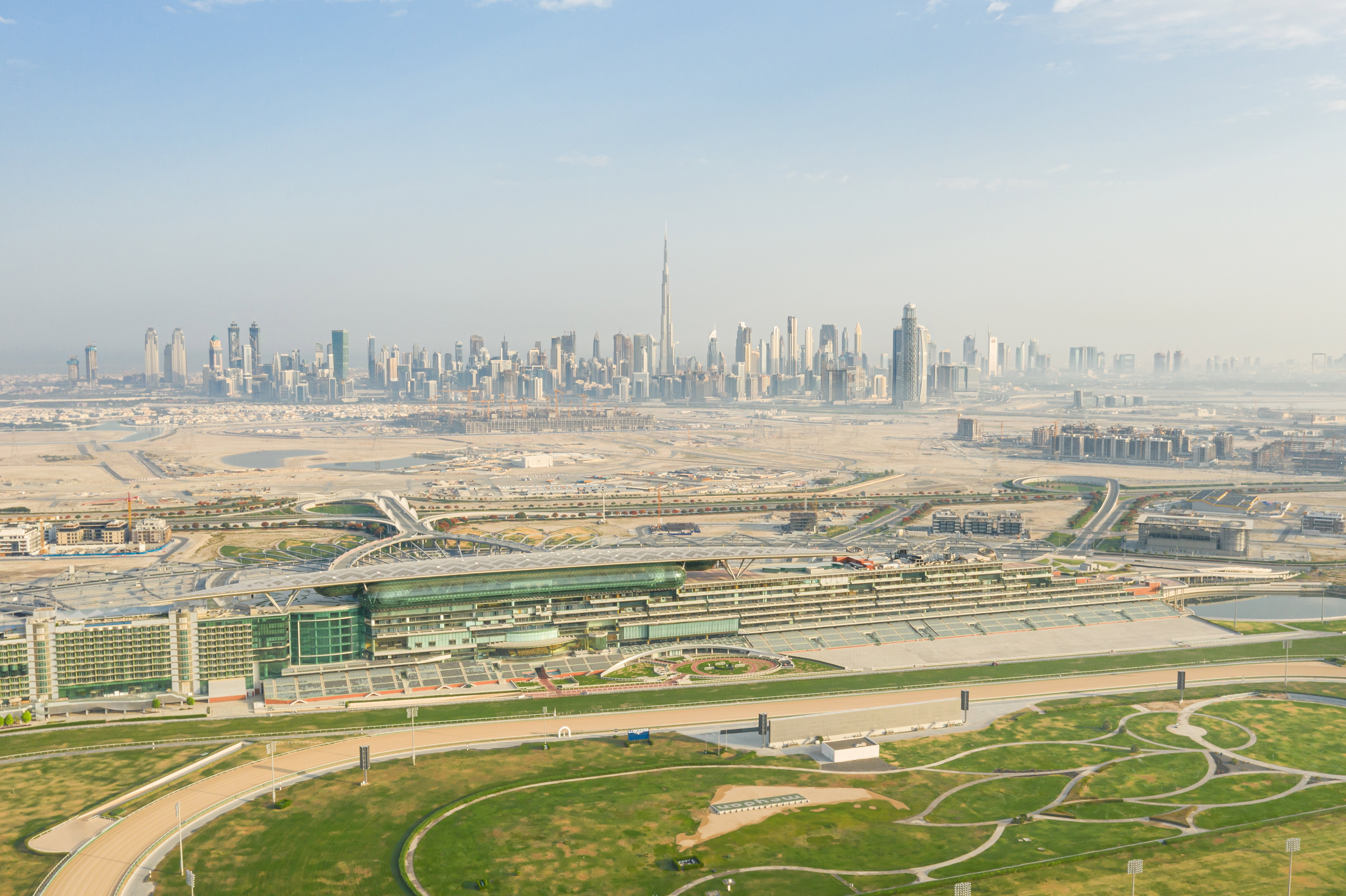 Dzielnica Nad Al Sheba  - w tle centrum Dubaju